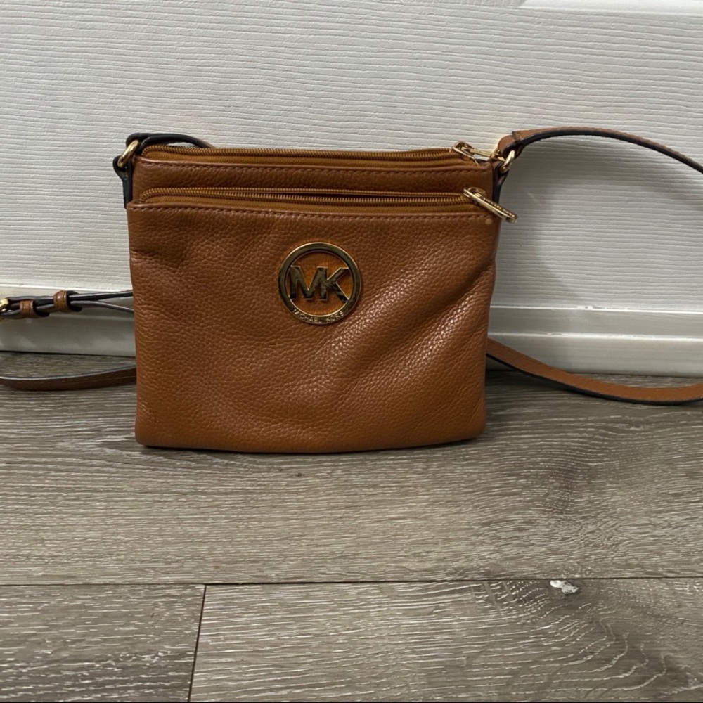 Michael kors crossbody purse